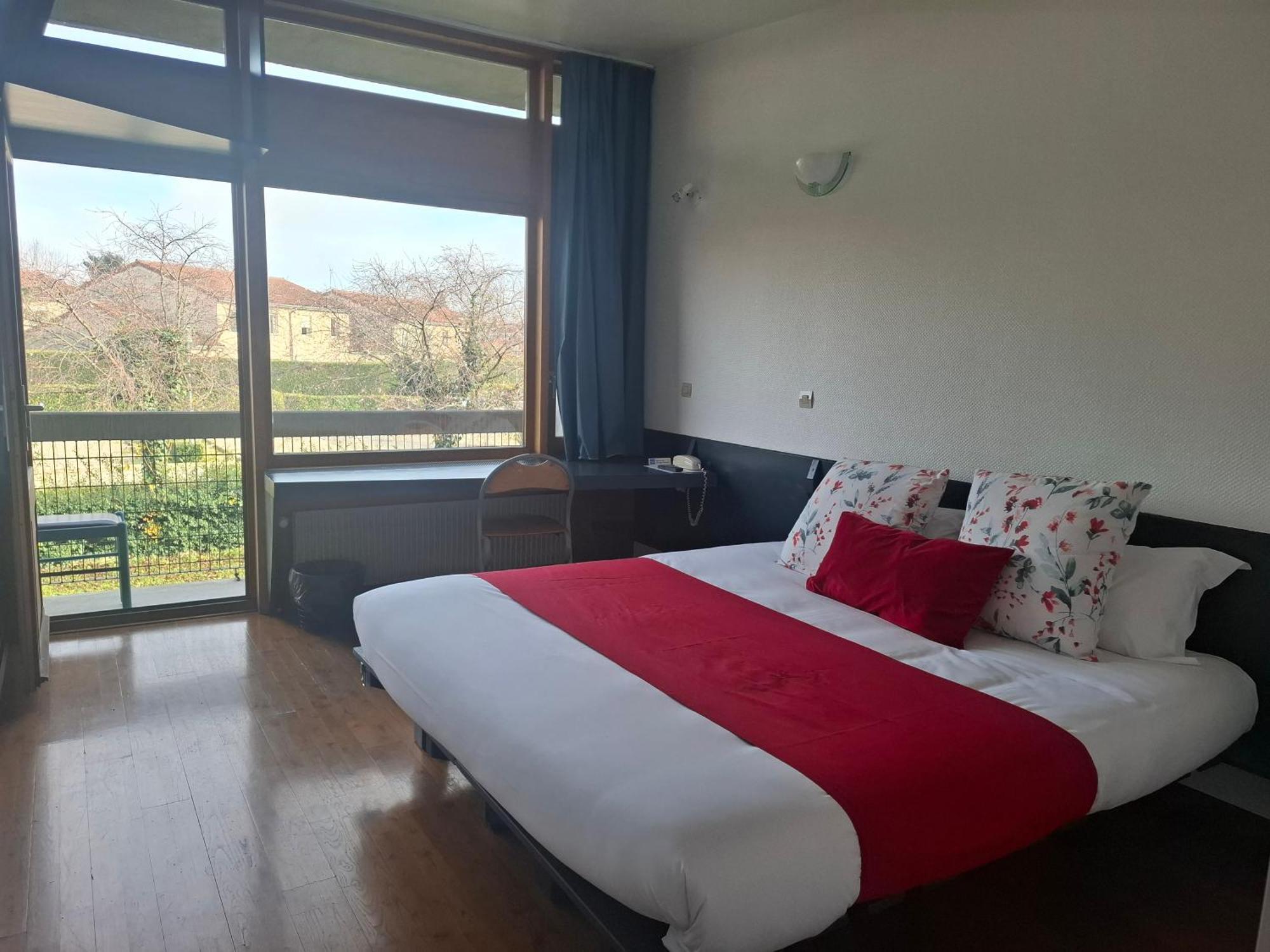 Hotel Restaurant Cirius Montrond-les-Bains Zewnętrze zdjęcie